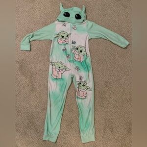 Kids Green Baby Yoda Hooded Onsie Pajama Disney Star Wars Mandalorian Size 10